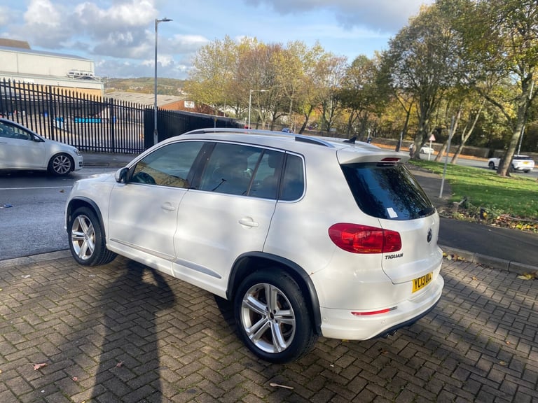 2013 Volkswagen Tiguan 2.0 TDi BlueMotion Tech R-Line 177 5dr DSG ESTATE Diesel Automatic