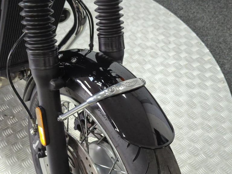 TRIUMPH BONNEVILLE T120, 2021/71, 8,842 MILE WITH FSH, BLUS AND SILVER