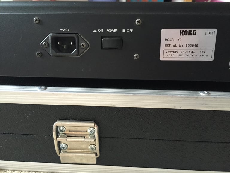 KORG X3 Vintage 90s Synth Workstation 61 Note + Flight Case + Manual + Discs READ DESCRIPTION 