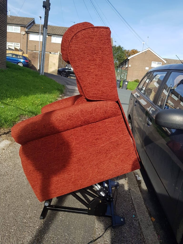 High Quality Rise And REcliner Armchair In great condition free delivery