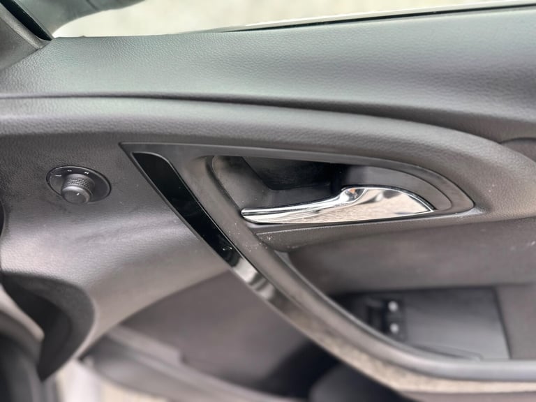 2015 Vauxhall Astra 1.6i SRi Euro 6 5dr HATCHBACK Petrol Manual