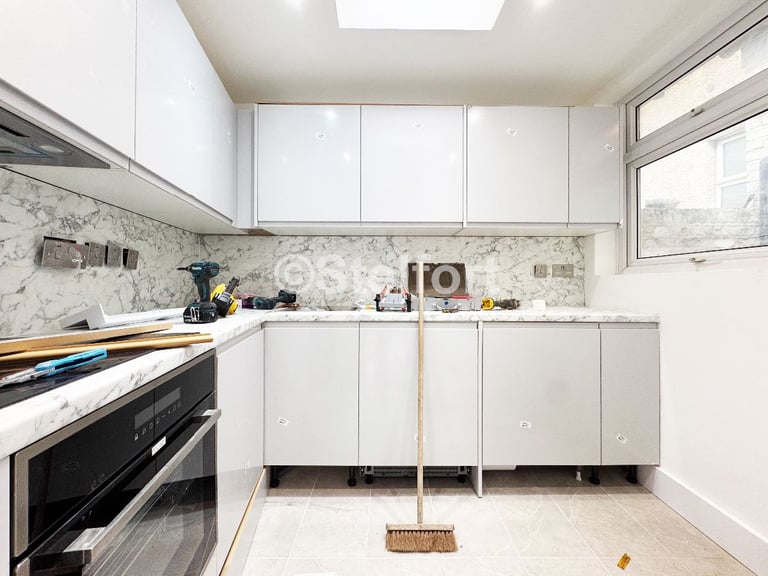 Studio flat in Holloway Road, London, N19
