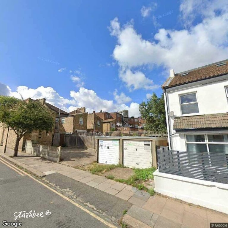 Garage to rent in Enfield (EN3) | Stashbee