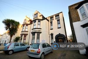 2 bedroom flat in Godwin Road, Cliftonville, Margate, CT9 (2 bed) (#2659057)
