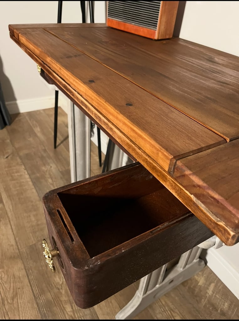 Stunning retro/industrial style fully refurbished Singer sewing machine/desk/console table
