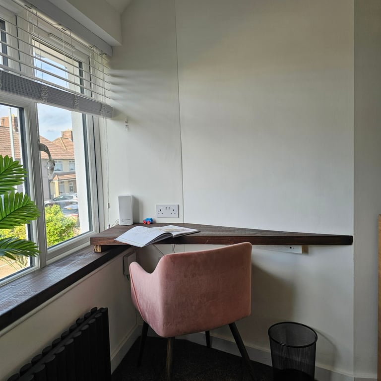 4 Bedroom House, Newly Renovated - open plan kitchen.