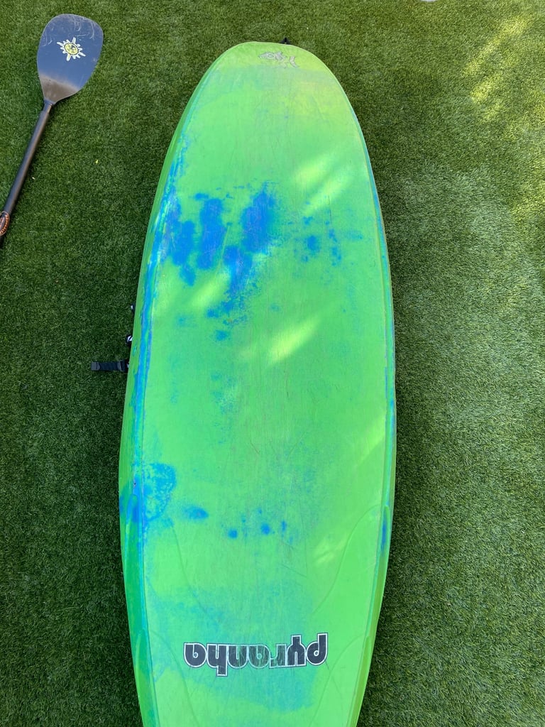Pyranha i:3 kayak 222 with Robson Green carbon fibre Paddle and life jacket 
