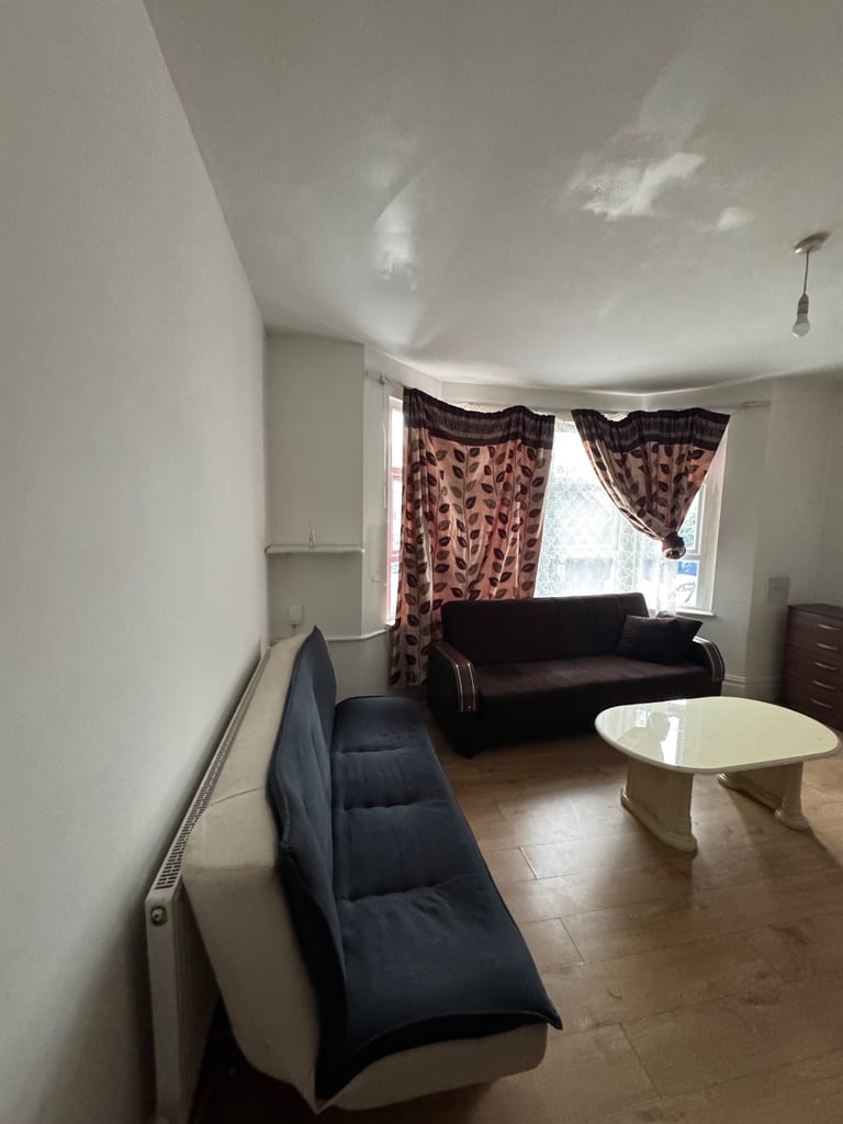 2 bedroom flat available in barking 