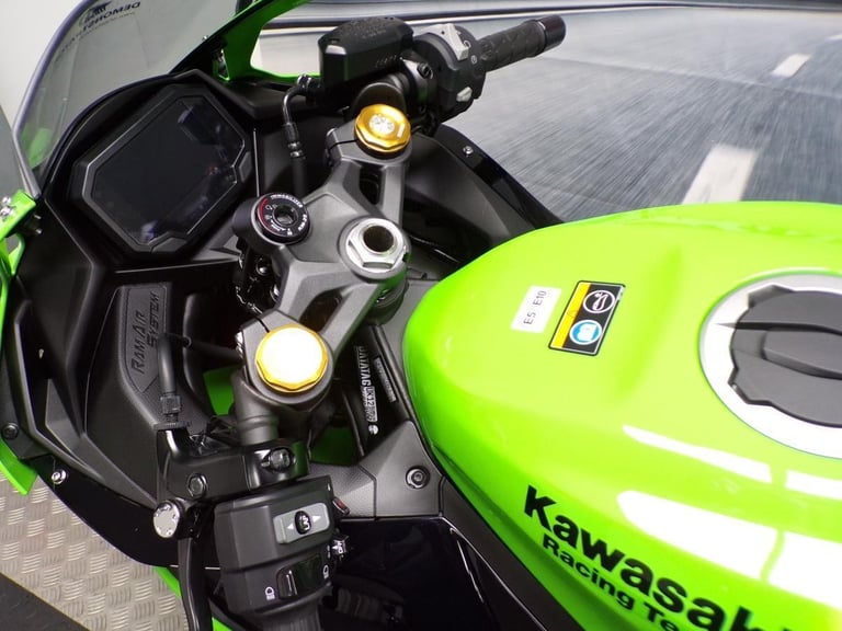 2025 KAWASAKI ZX4-RR PERFORMANCE LOW MILEAGE