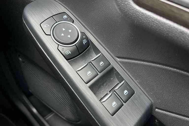 2023 Ford Kuga 2.5 FHEV Vignale 5dr CVT - POWER TAILGATE, HEATED SEATS, REVERSING CAMERA - Estate...