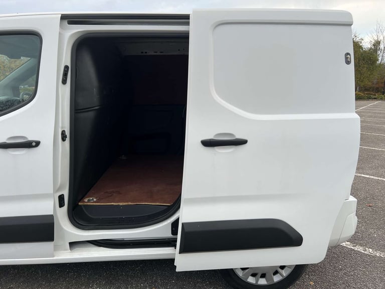 2020 Vauxhall Combo 1.5 Combo 2000 Sportive S/S Panel Van Diesel Manual