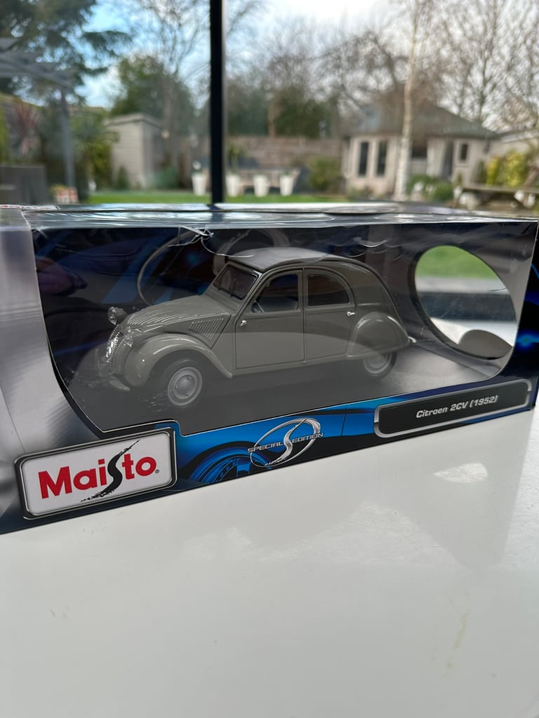1/18 SPECIAL EDITION CITROEN 2CV GREY die cast model car maisto/burago