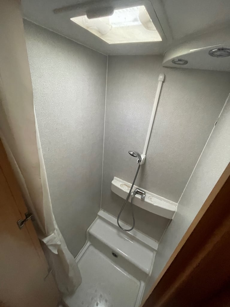 Tec Travel King Luxury Spec / Hobby / LMC 7 Berth Caravan, 2008 Fixed Bed & Fixed Bunk Beds