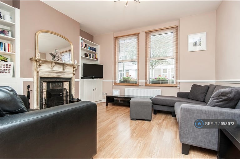 2 bedroom flat in Gilbey Road, London, SW17 (2 bed) (#2658673)