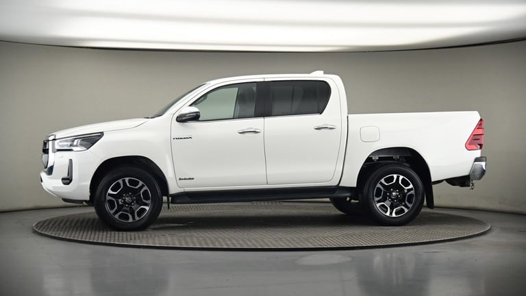 2024 Toyota Hilux 2.8 D-4D Invincible Pickup Double Cab 4dr Diesel Auto 4WD Euro 6 (s/s) (204 Pic...