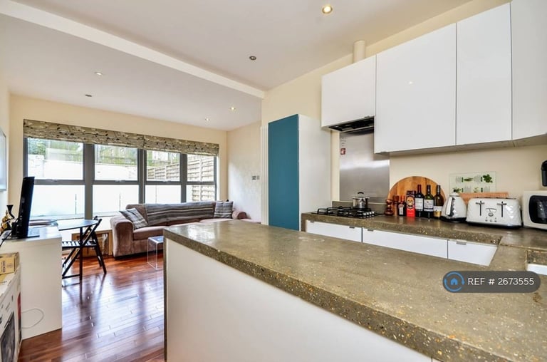 1 bedroom flat in Tulse Hill, London, SW2 (1 bed) (#2673555)