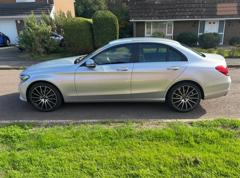 Immaculate Mercedes-Benz, C200 CLASS, Saloon, Automatic , 1991 (cc), superb condition.