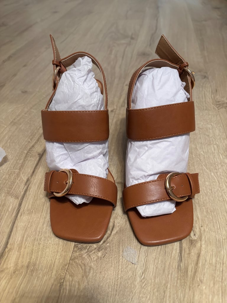 Oasis, circle double buckle strap mules, size 4, pick up only 