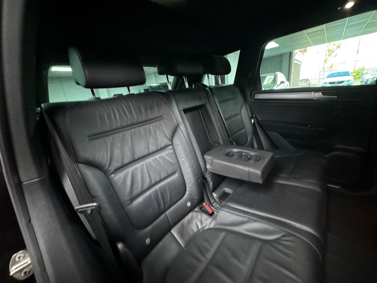 2015 Volkswagen Touareg 3.0 TDI V6 BlueMotion Tech R-Line Tiptronic 4WD Euro 6 (s/s) 5dr ESTATE D...