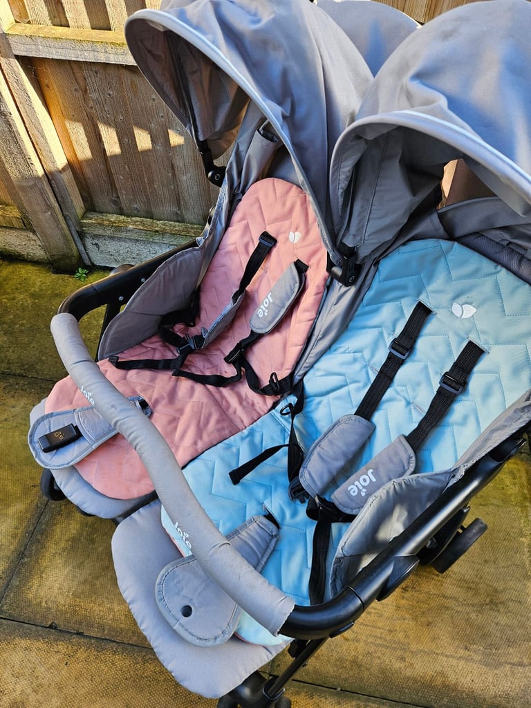 Jole' Double Push Chair. In Very Good Condition!