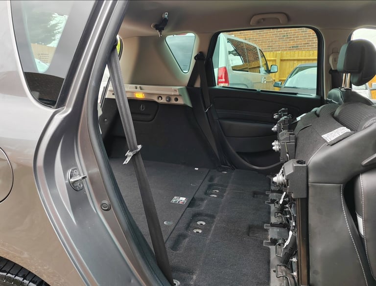 Renault Scenic 1.5DCi diesel, Long MOT, Service History, Lady owner since 2012