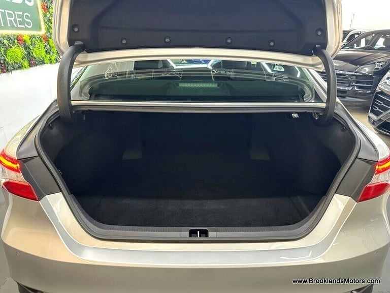 Toyota Camry 2.5 VVT-I DESIGN [SAT NAV, LEATHER, HEATED SEATS &amp; REVERSE CAMERA]