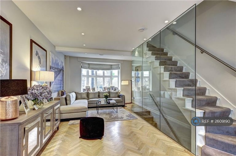 3 bedroom house in De Vere Cottages, London, W8 (3 bed) (#2609190)