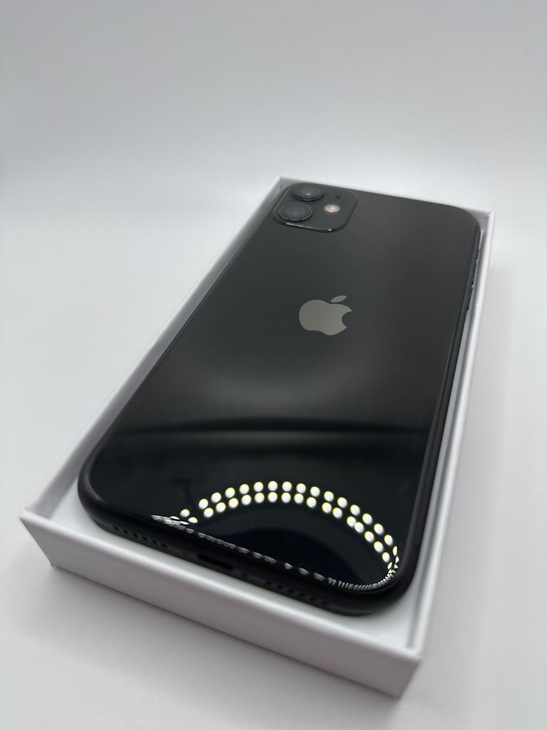 PRISTINE: Apple iPhone 11, 64gb, Black (UNLOCKED)