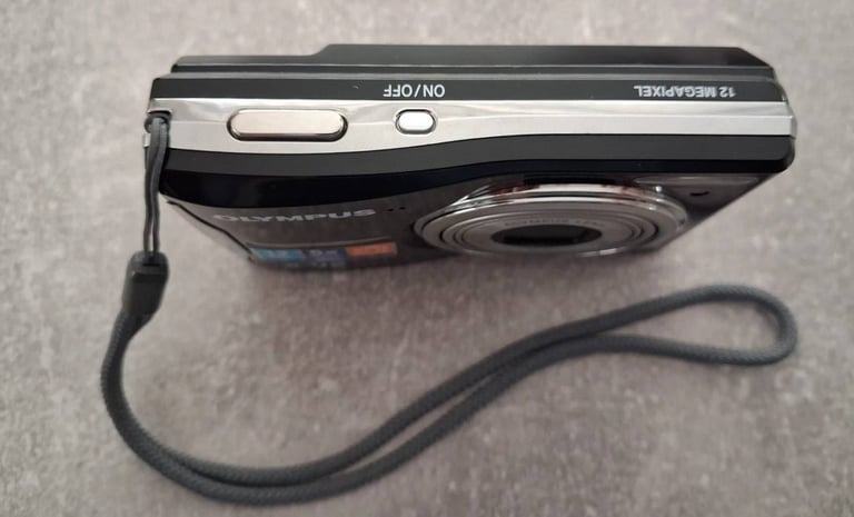 Olympus X-42 Digital Camera 12MP - Black - BOXED C/W ALL ACCESSORIES