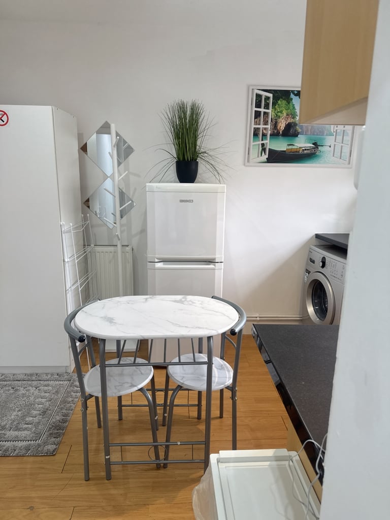 Fully furnished Studio Apartment in the Heart of Canterbury High Street ✨