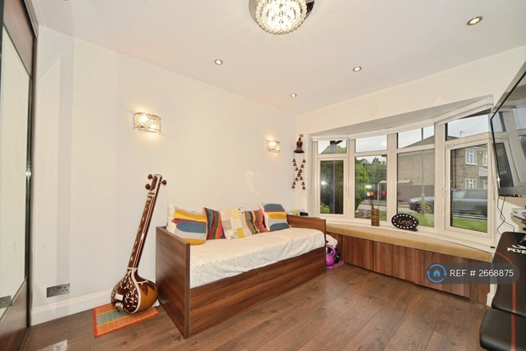 4 bedroom house in Lysander Way, Orpington, BR6 (4 bed) (#2668875)