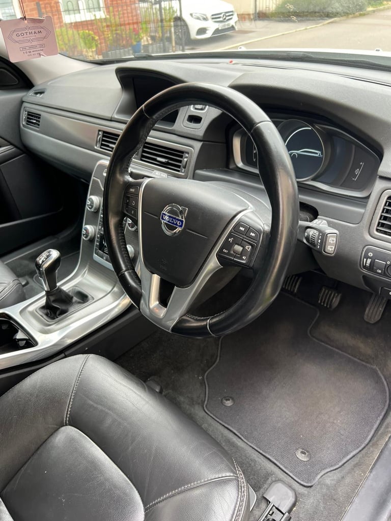 2015 Volvo, XC70 D4, 181HP SE NAV Manual