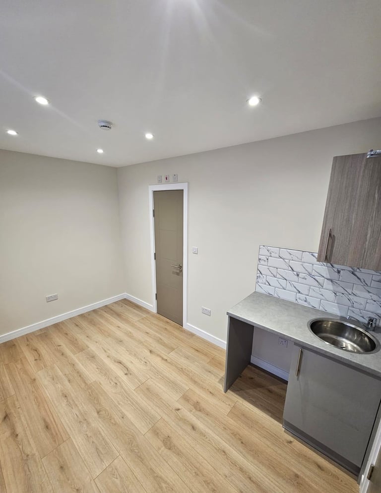 BEDSIT STUIDO PROPERTY QUARRY ROAD ME15