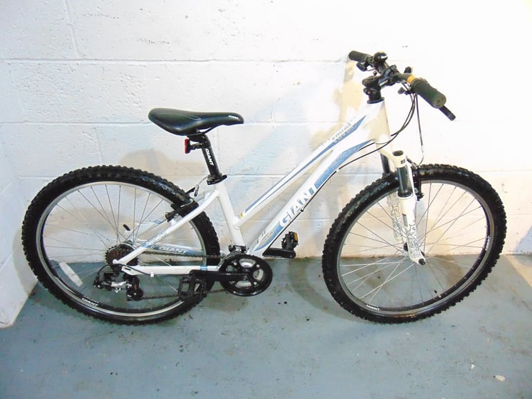 Giant Revel W3 (14" frame, suit teenager/short adult) Hardtail Mountain Bike (free local delivery)