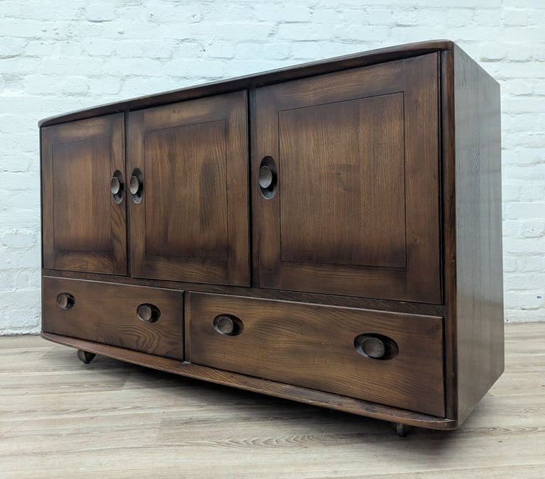 Ercol Windsor 468 sideboard dark finish (DELIVERY AVAILABLE)