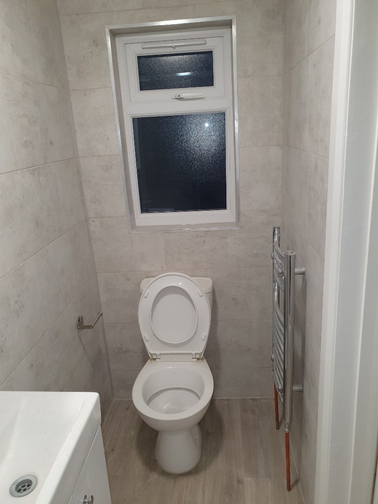 A beautiful executive 1 Bed flat. Separate kitchen and shower room. £1300 inc ALL bills except Elec