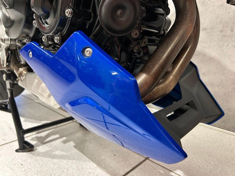 72/2022 BMW F900R Sport - 7106 miles - TRI-COLOUR!