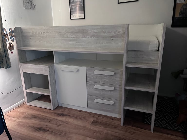 Cabin bed with desk 