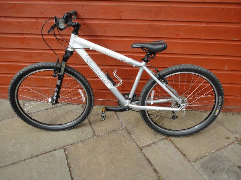 Scott Contessa bike, 16 inch lightweight frame, 26 inch wheels, 24 gears
