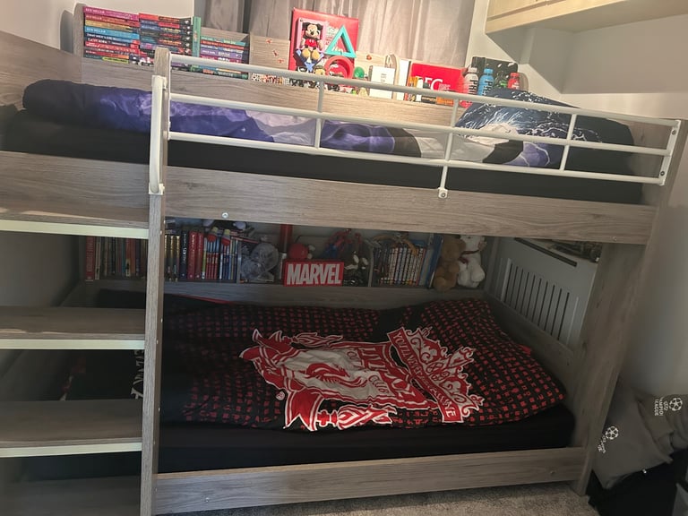 Bunk bed 