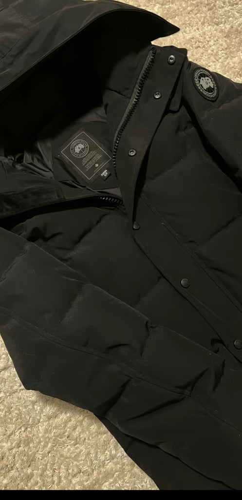 canada goose black badge with fur