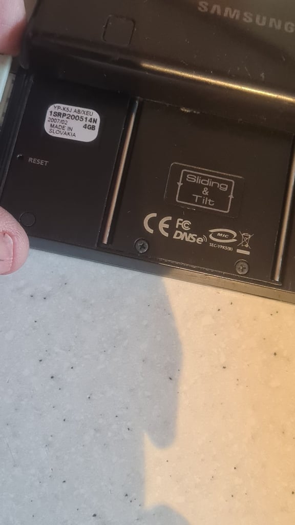 Samsung yp-k5j tilt and slide speaker 4gb mp3 player spares or repair-no sound