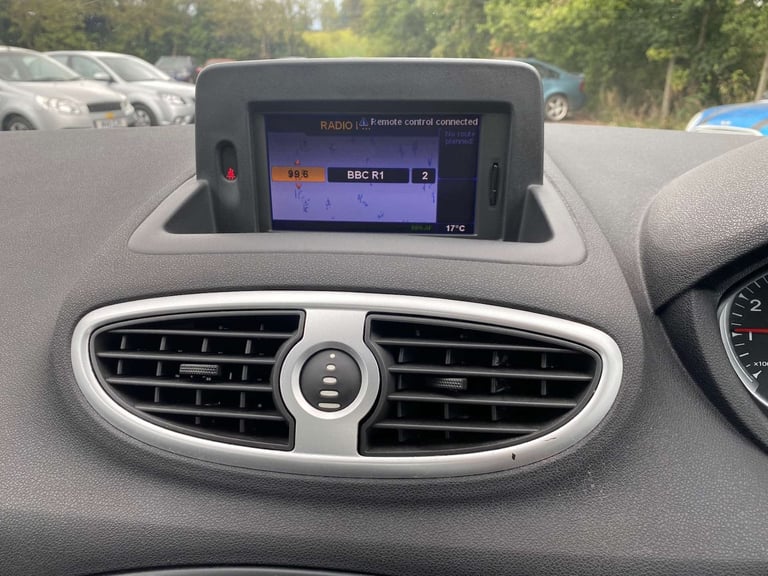 2010 Renault Clio 1.1 Clio Dynamique TomTom 16V 3dr Hatchback Petrol Manual