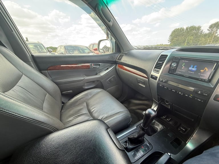 2010 59 TOYOTA LAND CRUISER LIMITED EDITION 3.0 D-4D AUTOMATIC 8 SEATER SILVER