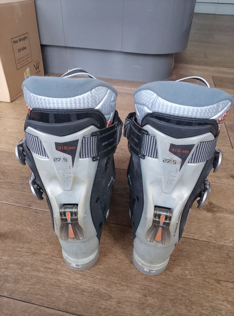 Ski boots great condition. . . 