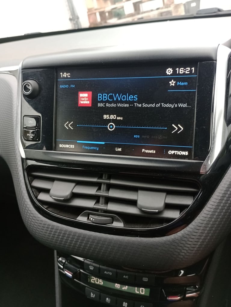 Peugeot, 2008, Hatchback, 2017, Manual, 1199 (cc), 5 doors