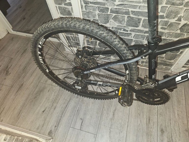 Carrera vengeance mountain bike