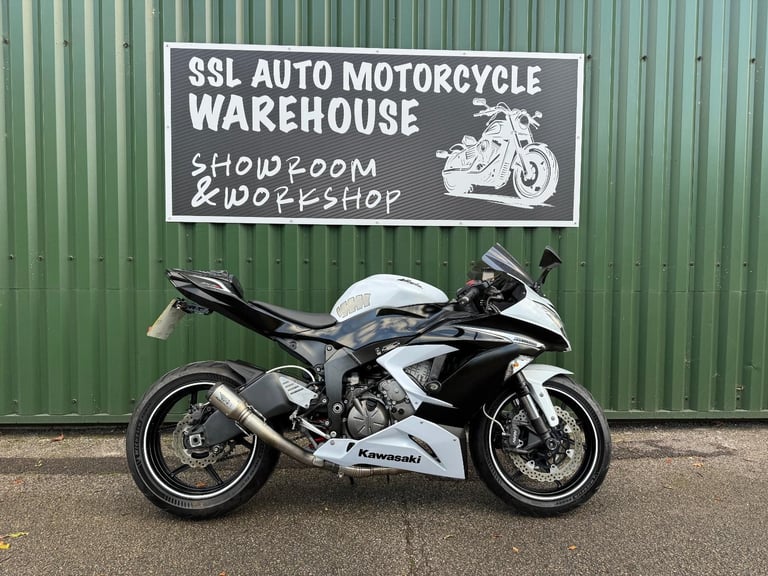 Kawasaki ZX6R 636 White and Black 23k Austin Racing Full System 2013 