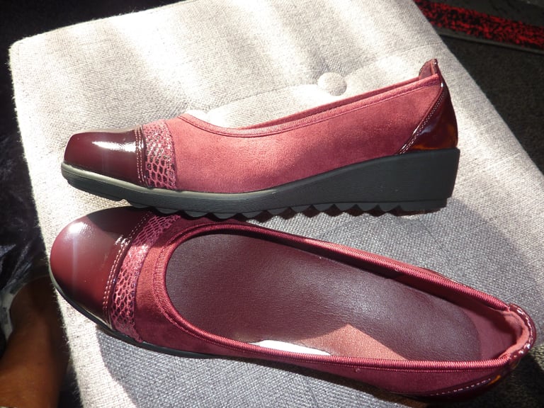 image for Ladies Burgundy Patent/Suede Wedge Walking Shoes Size 5 *NEW*