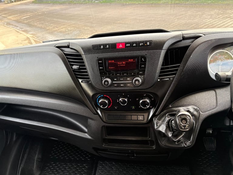 2021 Iveco Daily 3.0 35-160 euro6 twin rear wheel manual 15ft Luton box van